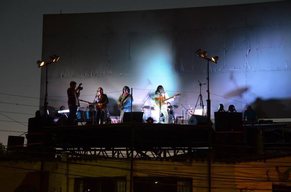 2014 «Los Beetles Con 2 E» Al Aire Libre
